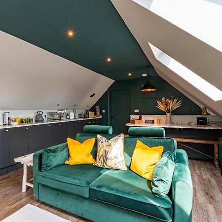 Stylish One Bedroom Cotswold Coach House Тетбъри Екстериор снимка