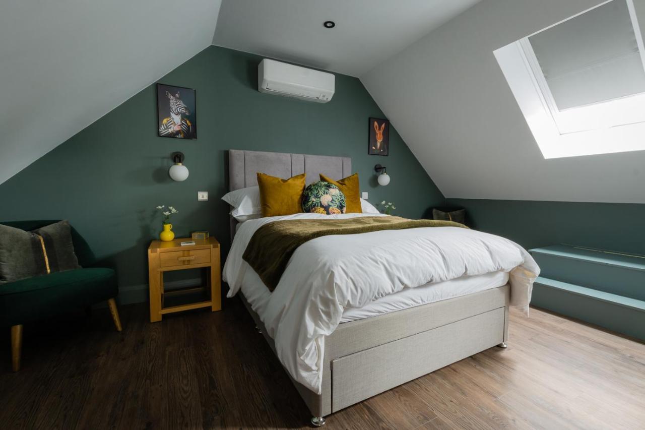 Stylish One Bedroom Cotswold Coach House Тетбъри Екстериор снимка