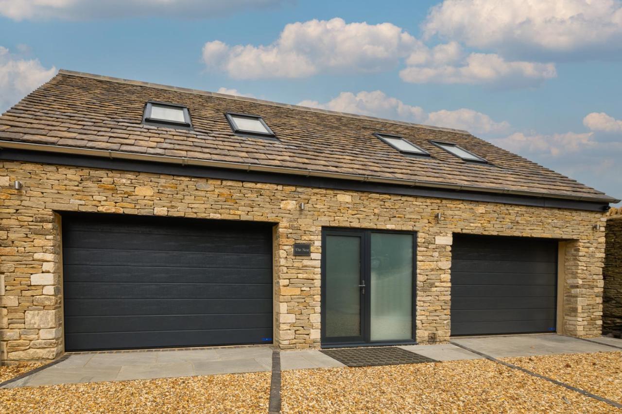 Stylish One Bedroom Cotswold Coach House Тетбъри Екстериор снимка