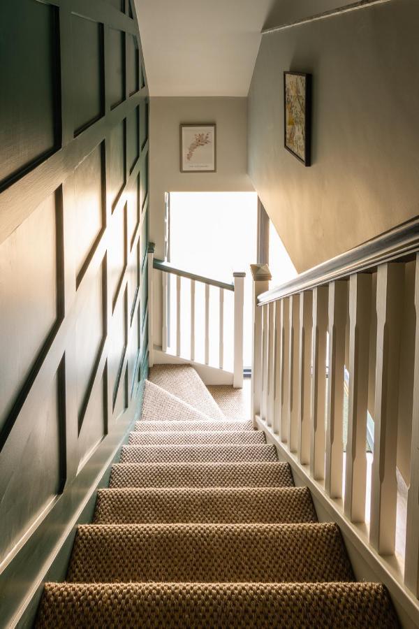 Stylish One Bedroom Cotswold Coach House Тетбъри Екстериор снимка
