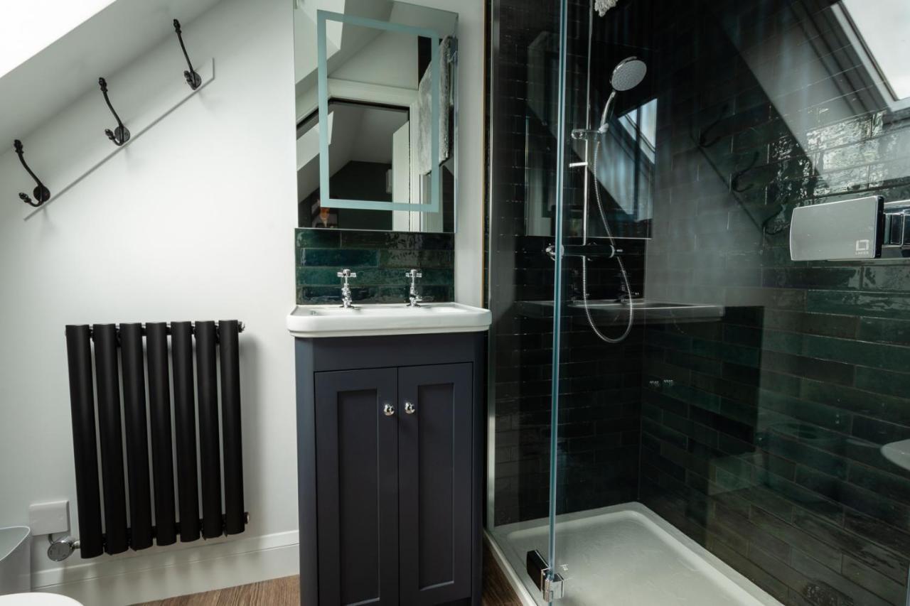 Stylish One Bedroom Cotswold Coach House Тетбъри Екстериор снимка