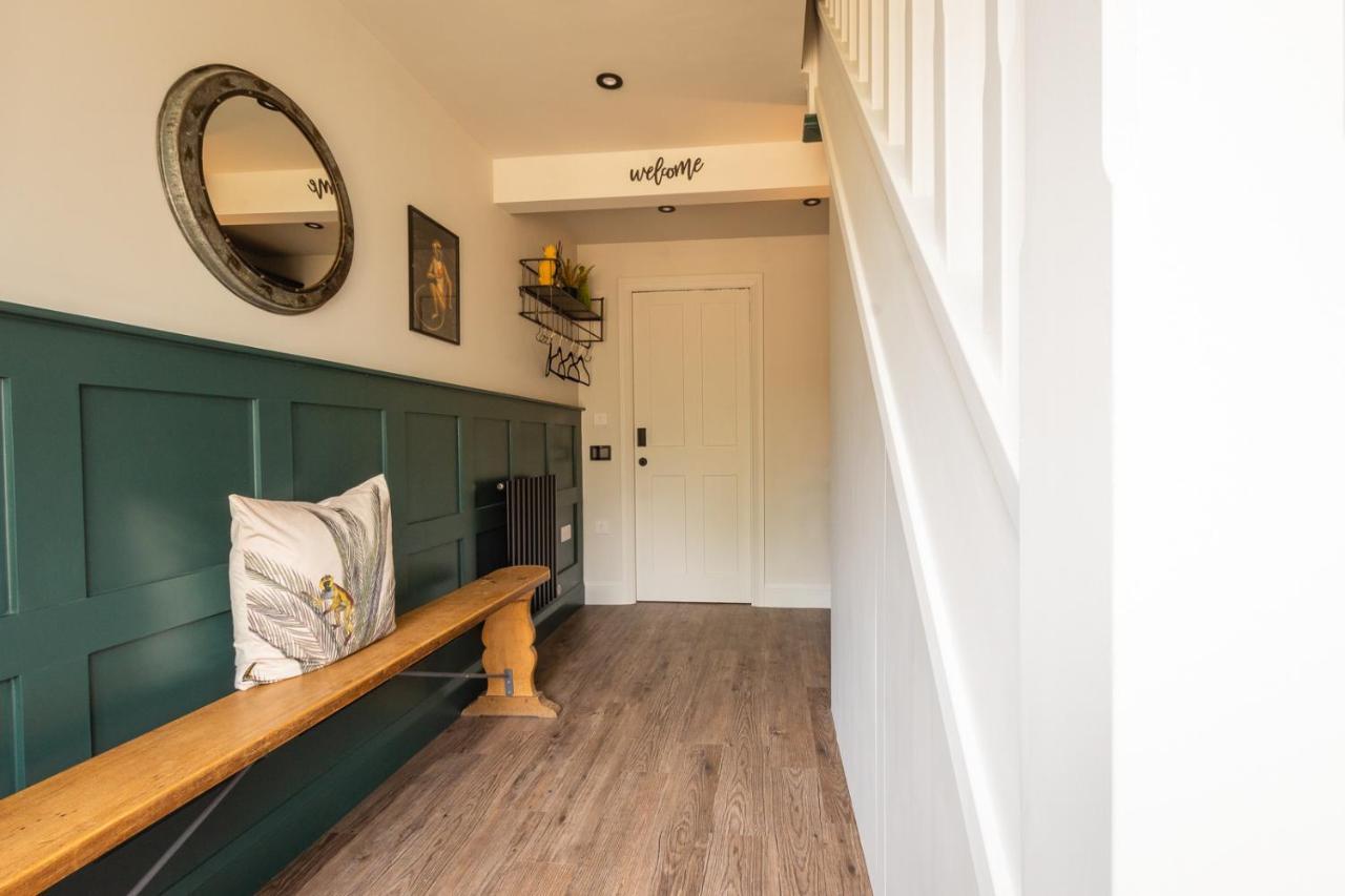 Stylish One Bedroom Cotswold Coach House Тетбъри Екстериор снимка