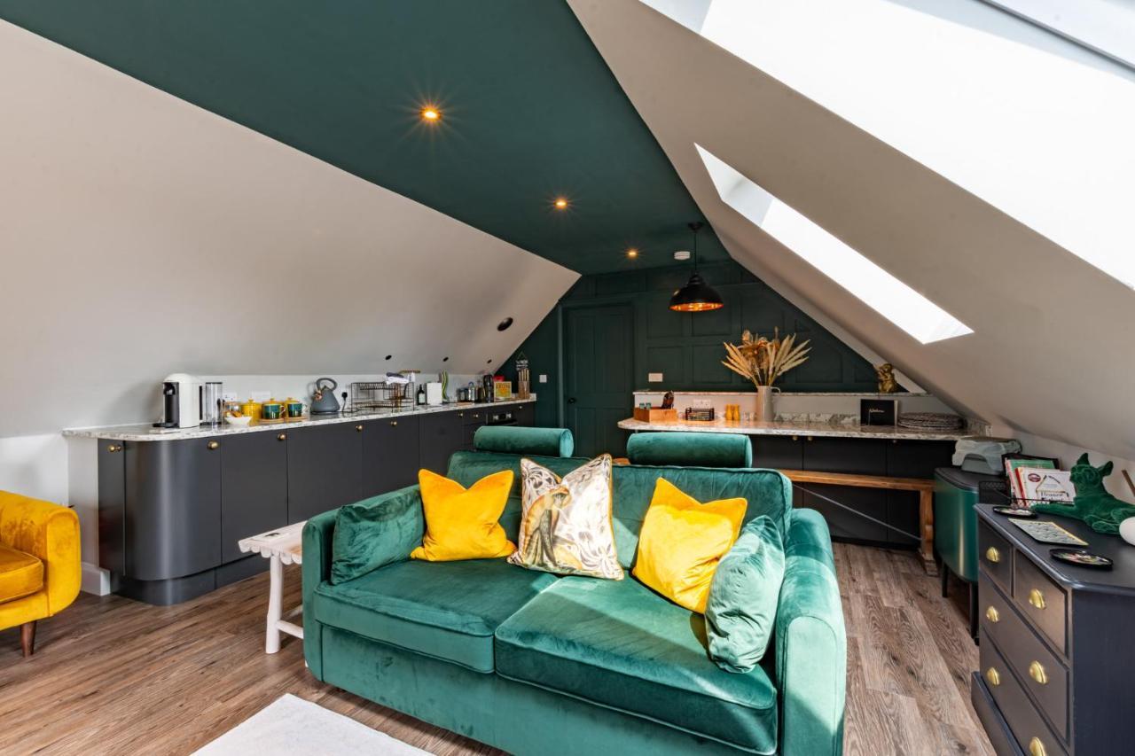 Stylish One Bedroom Cotswold Coach House Тетбъри Екстериор снимка